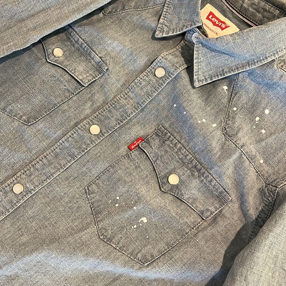 Levi’s Button Down - Picture 6 of 8